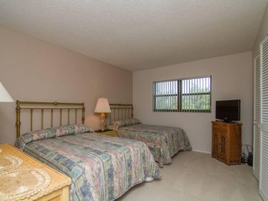 Guest bedroom with two double beds